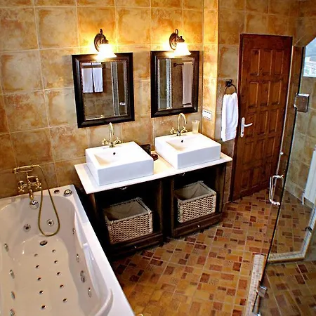 & Bistro Castle