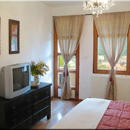 & Bistro Castle فندق 2*